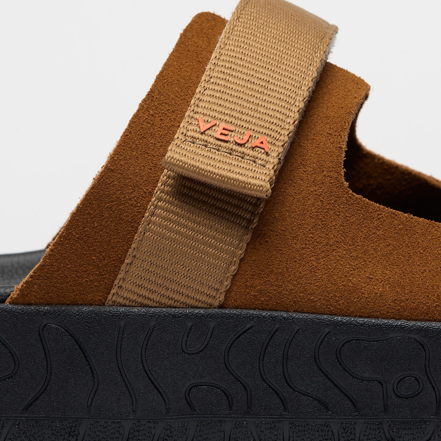 ARPOADOR SUEDE VEJA X HOMECORE COGNAC TENT BLACK - VEJA DISCOUNT