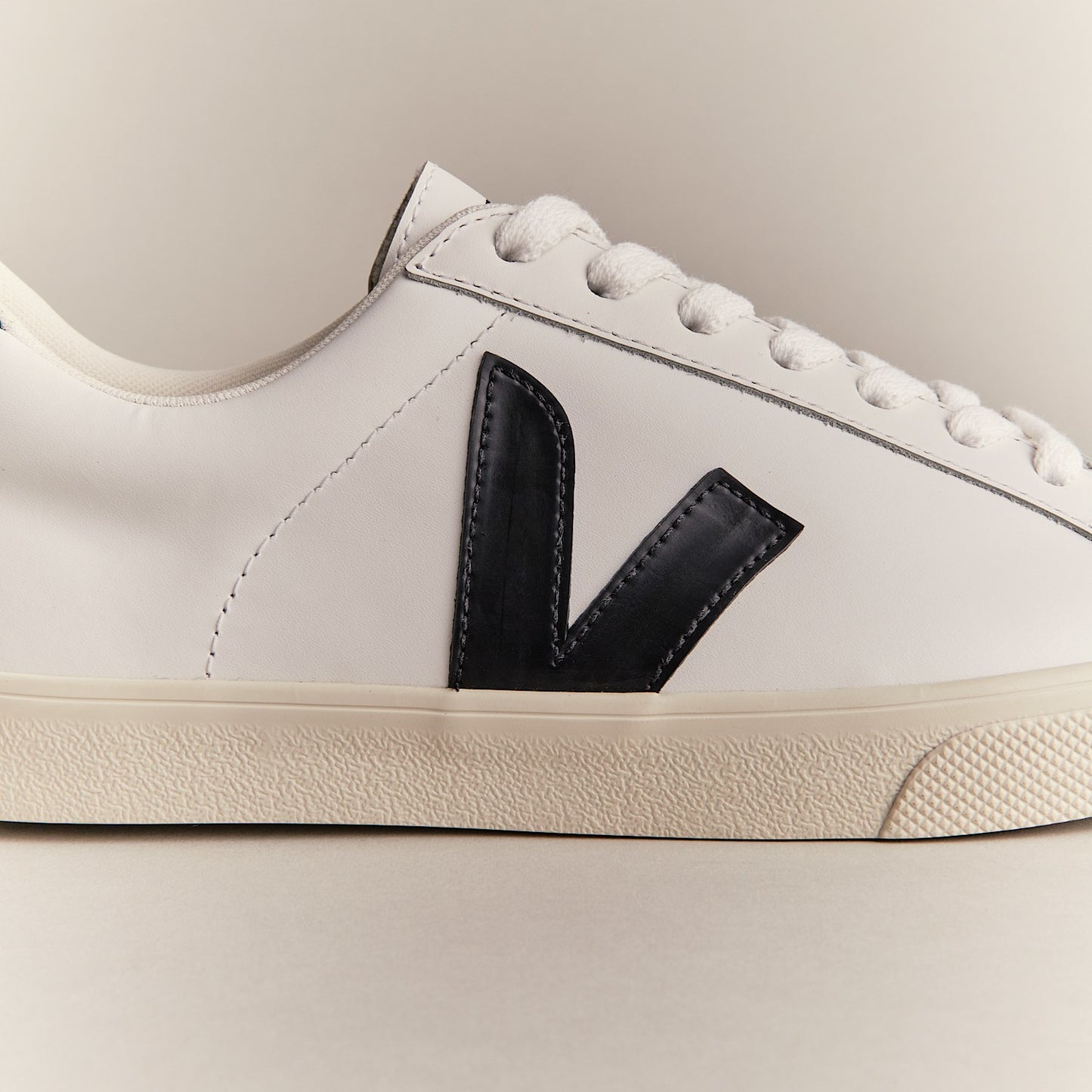 ESPLAR LEATHER WHITE BLACK - VEJA US